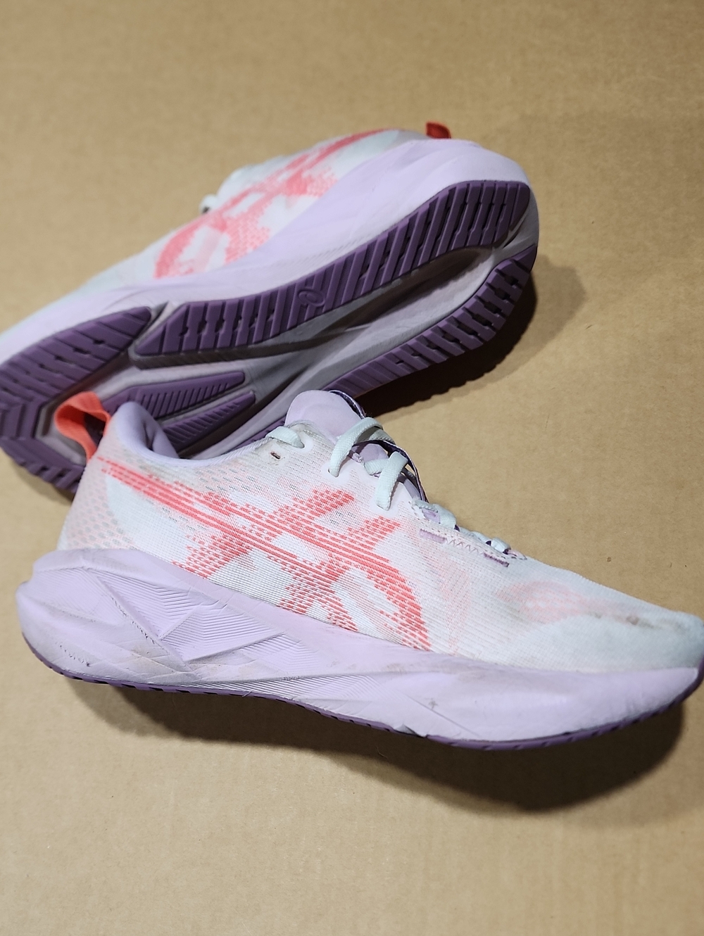 Asics Novablast 5 White Coral Reef Athletic Shoes 1Women’s Size 8.5
